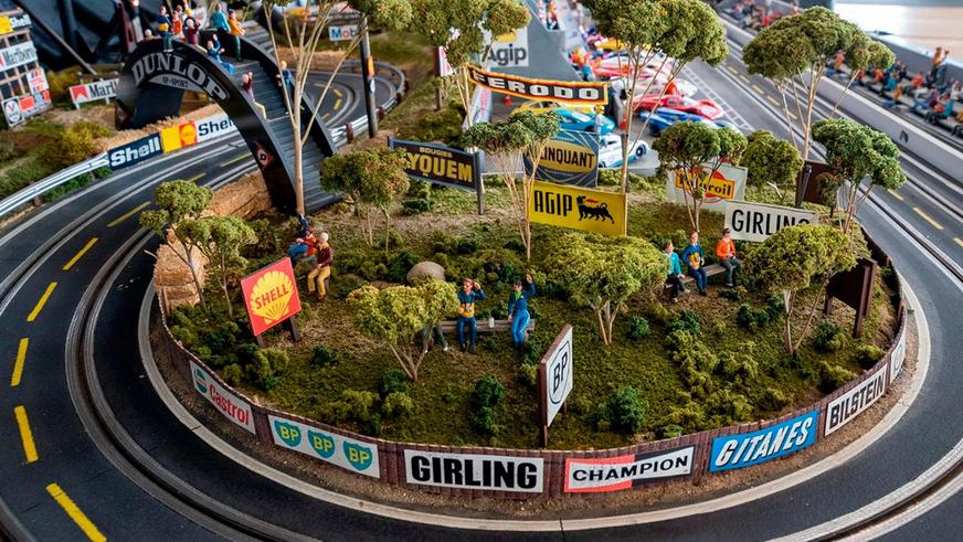 Гоночная трасса внутри Porsche 917