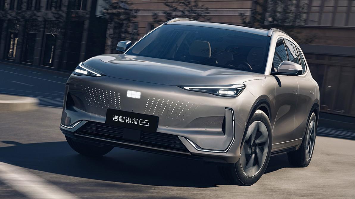 Новый кроссовер Geely проедет без подзарядки 530 км