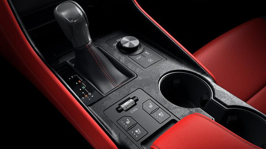 Lexus обновила седан IS