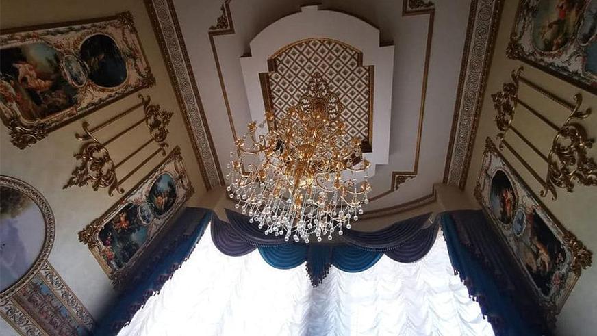 Позолоченный унитаз и другая роскошь в особняке главы полиции