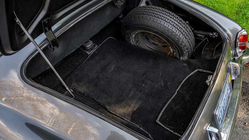 Mercedes-Benz 190 SL на торгах: 50 лет в одних руках и неизвестный пробег