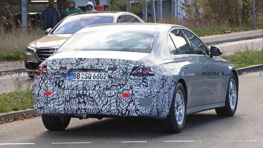 Новый Mercedes E-Class не получит гиперэкран
