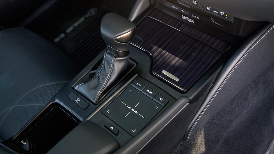 Lexus ES получил полный привод