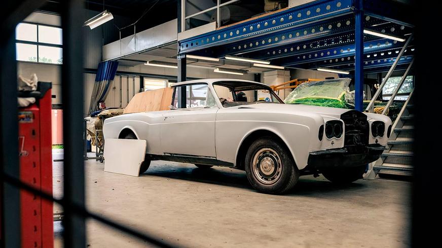 Старый Rolls-Royce Corniche стал необычным универсалом