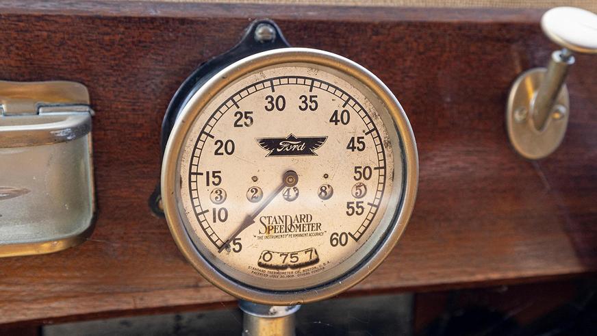 Продаётся антикварный автодом с печью внутри