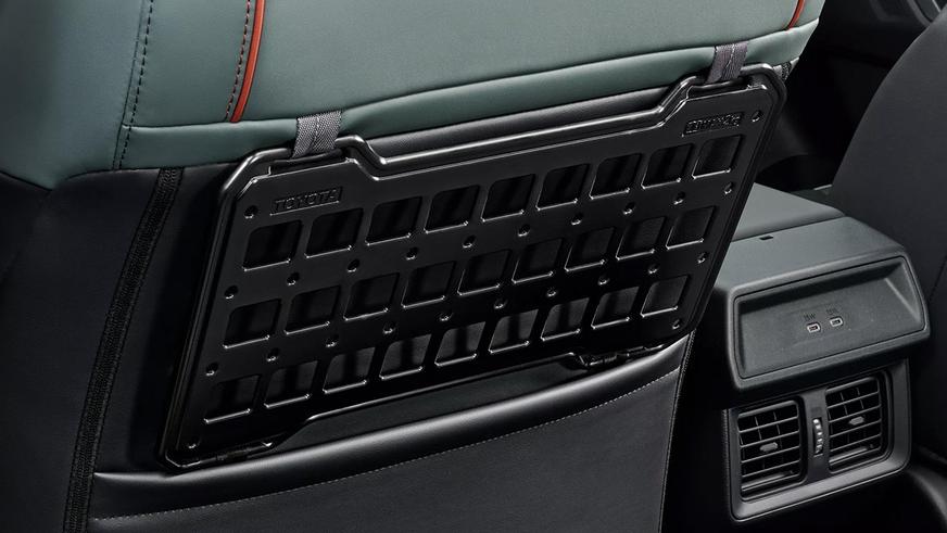 Новый Toyota RAV4 получил сразу два бодикита в Японии