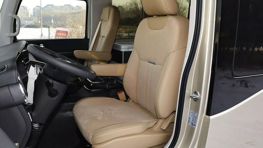 Hongqi возобновляет производство автобусов для чиновников