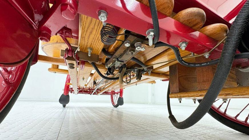 На продажу выставлен 100-летний электрокар, очень недорого