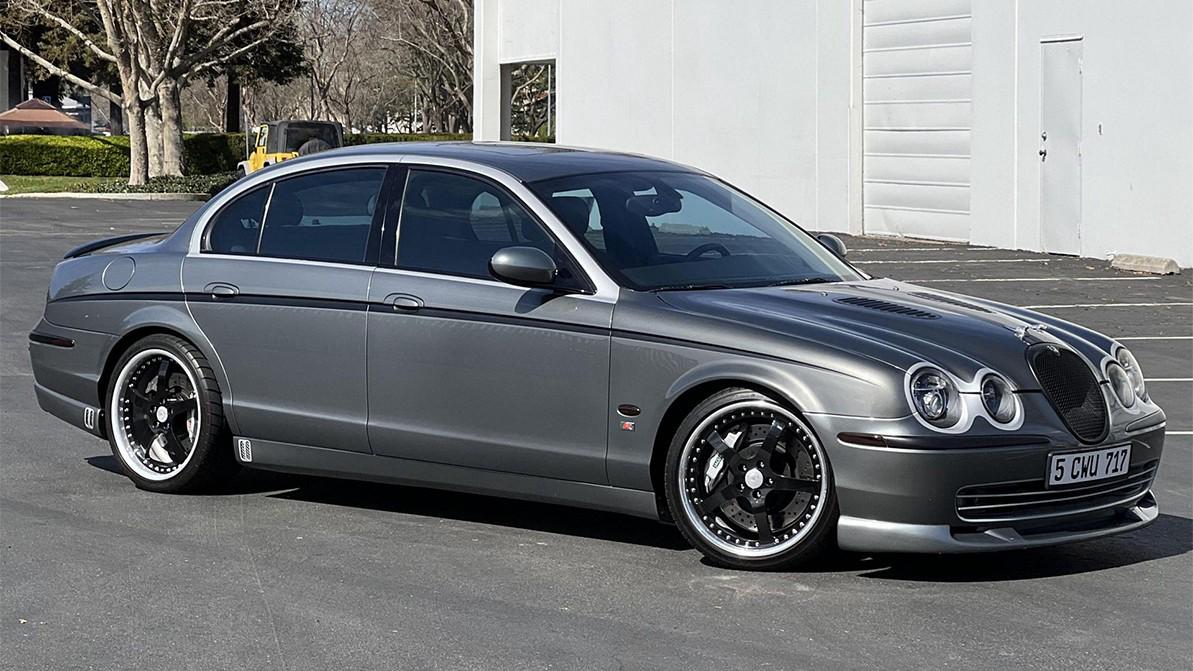 Сирек кездесетін Jaguar S-Type R сатылады