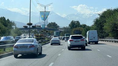 Алматыдағы жүргізушілер қосымша экотөлем жасайды