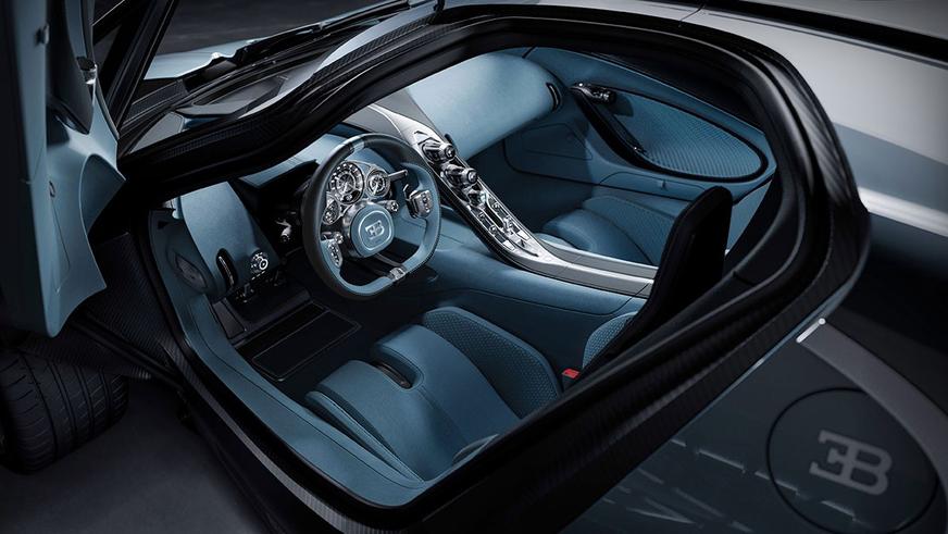 Bugatti показала Tourbillon: 1800 гибридных сил и хронометры в салоне