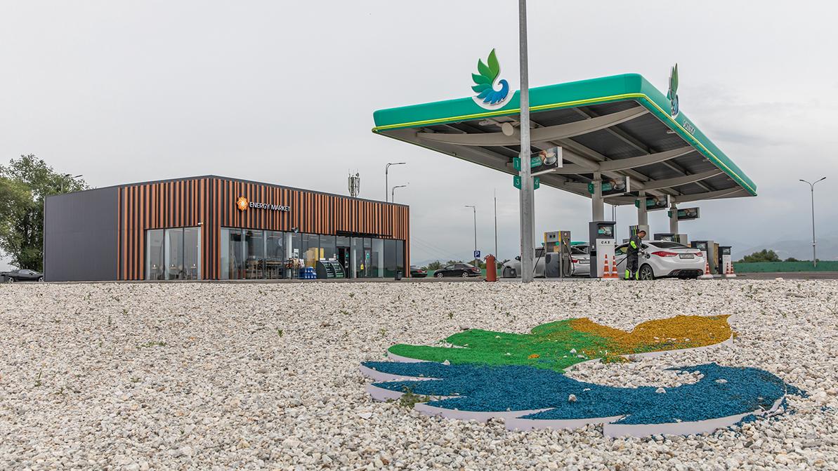 Тренд на АЗК: как обычные заправки стали придорожными комплексами