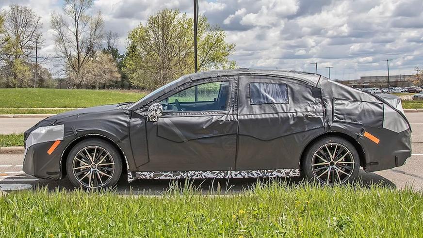 Прототип новой Toyota Camry засекли на дорогах