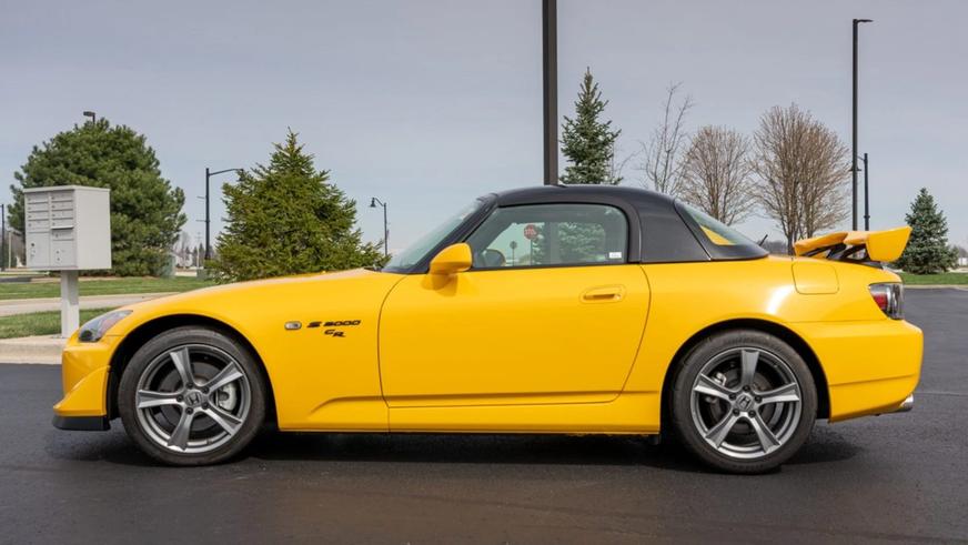Honda S2000 без пробега продали за… $200 000