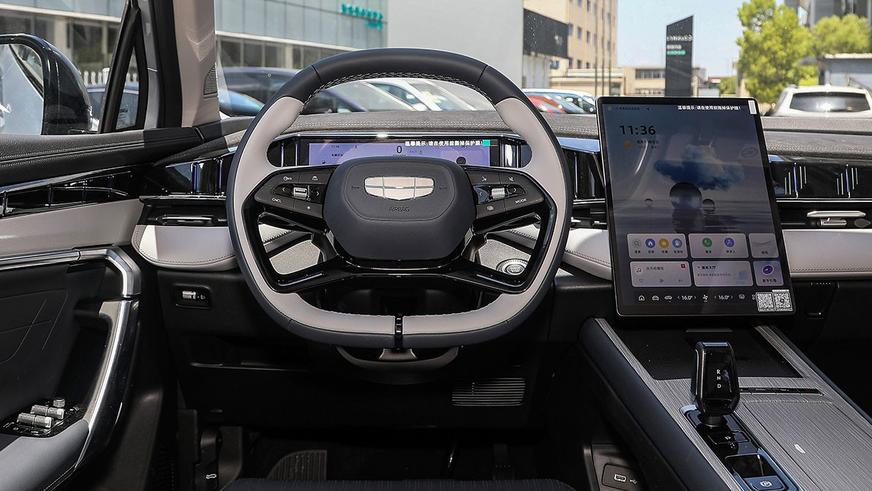 В Китае начались продажи обновлённого Geely Atlas