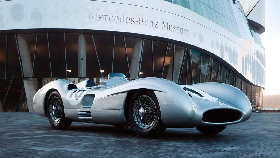 Формула-1-ге қатысқан Mercedes-Benz бәссаудаға түсті