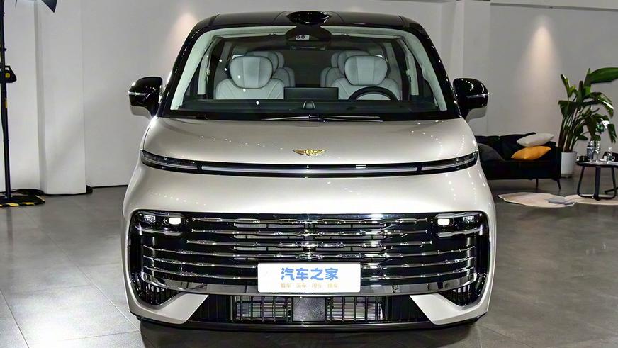 Geely открыла в КНР приём заказов на вэн V900