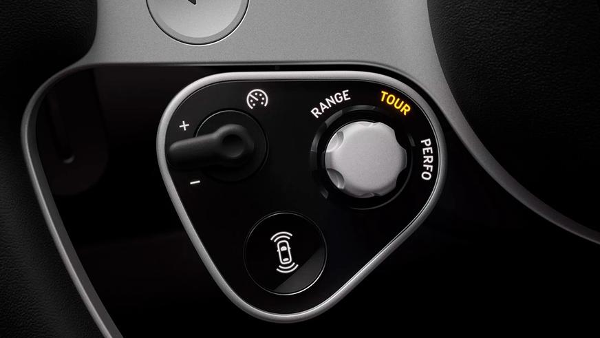 Раскрыты детали интерьера первого электрического Ferrari