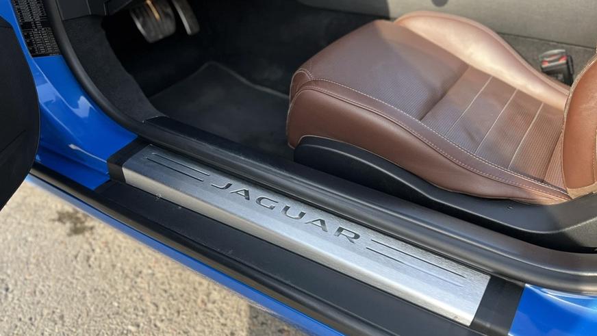 Jaguar F-Type 2018 года выпуска
