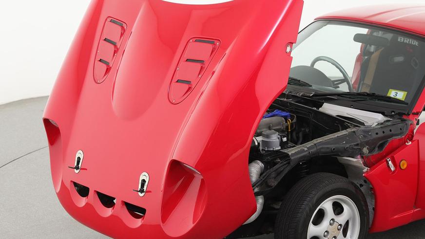 На продажу выставлена Mazda, которая притворяется Ferrari