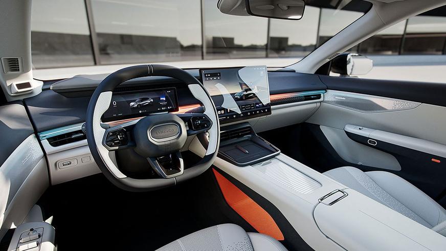 Lynk&Co начала продажи нового дальнобойного седана 07 EM-P