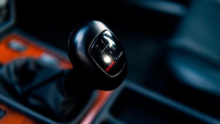 В продаже появился уникальный Mercedes-Benz 190E Evo II. Он новый