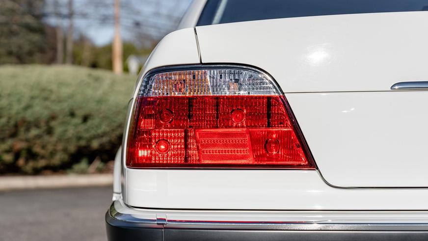 На торги выставили почти новую BMW 740iL (E38) 2000 модельного года