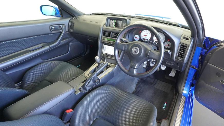 Один из самых редких Nissan Skyline GT-R появился в продаже в Дубае