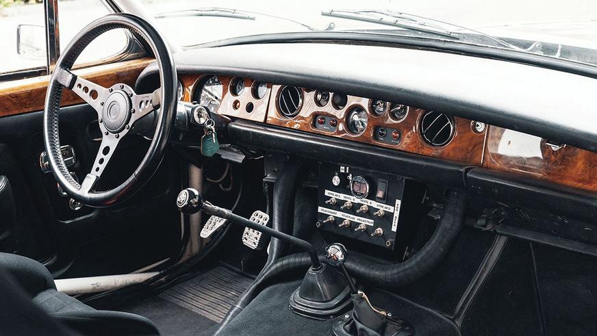 На аукцион выставили культовый Rolls-Royce, участвовавший в «Дакаре»