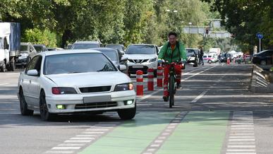 Следить за нарушениями самокатчиков и велосипедистов с помощью «сергеков» могут начать в Алматы