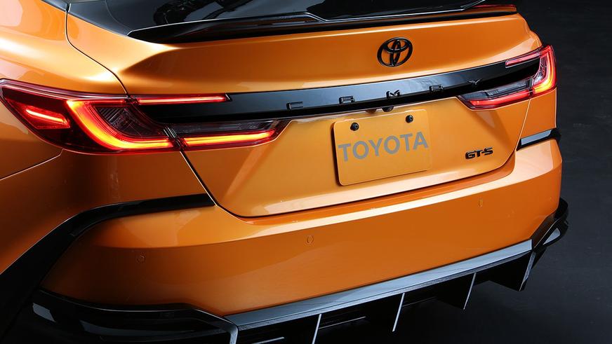 Toyota намекнула на бодрую Camry концептом для тюнинг-шоу