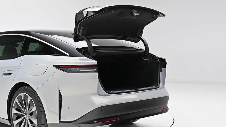 Электроседан Toyota bZ7 поступил в продажу по цене от 12.8 млн тенге