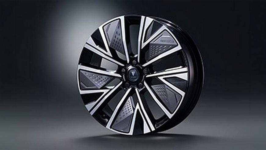 Новый Toyota RAV4 получил сразу два бодикита в Японии