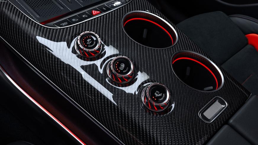 Представлен кроссовер Mercedes-AMG GT c 1169 силами