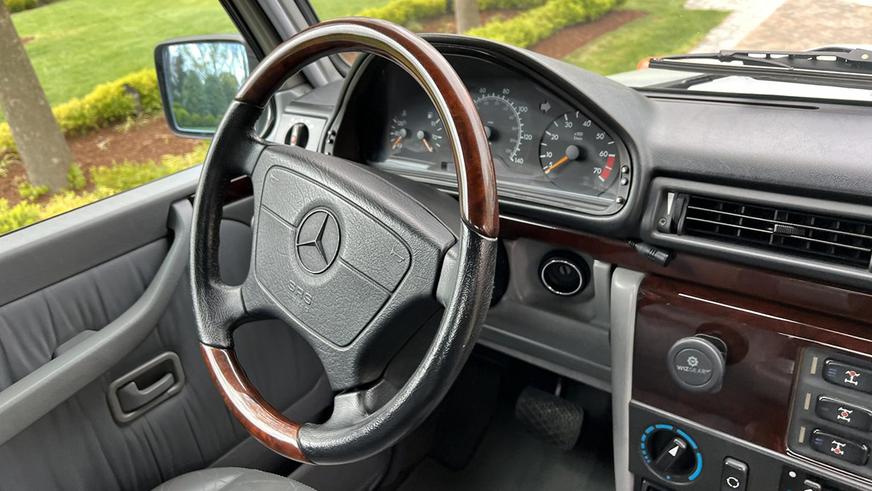 Редкий G500 Cabriolet из 1990-х пустят с молотка в США