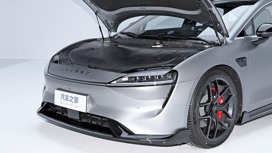 Huawei и Chery представили новый электроседан Luxeed S7