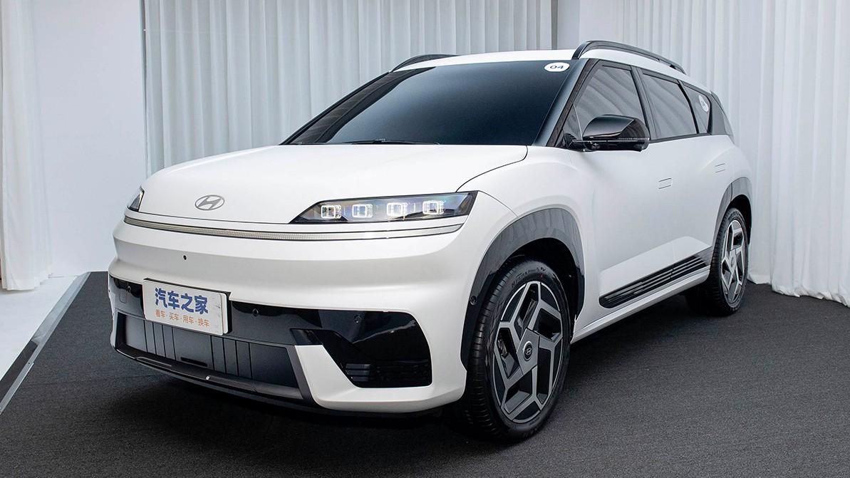 Hyundai показала салон кроссовера Elexio