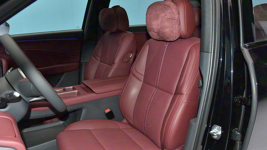 Hongqi HS6 стал самым дальнобойным гибридным кроссовером