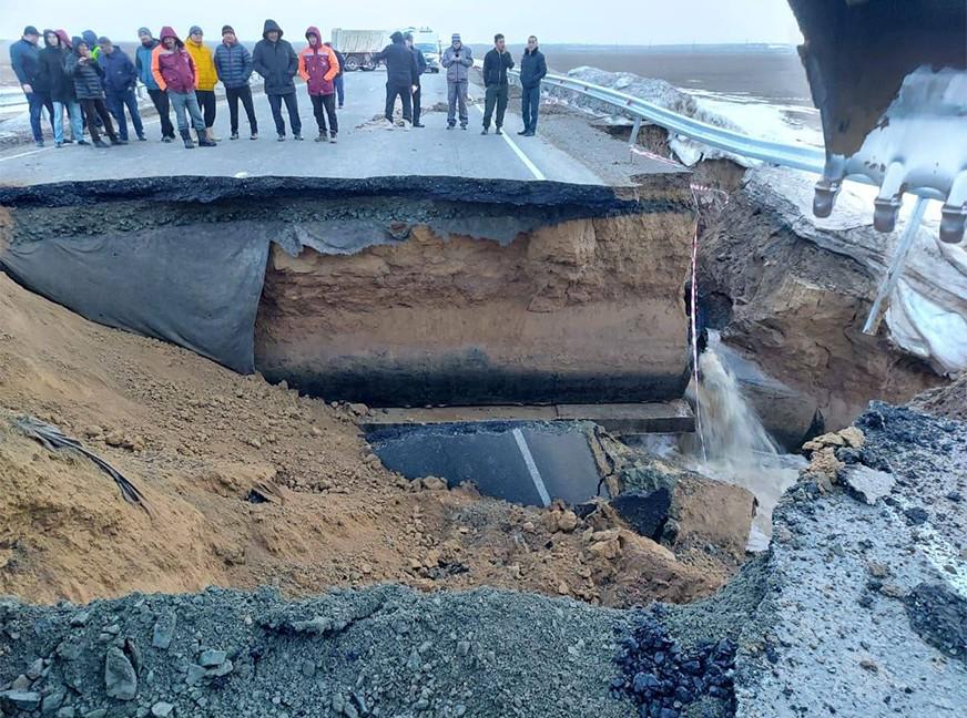 «Дороги смерти» в Казахстане существуют по пяти причинам. И это не только деньги