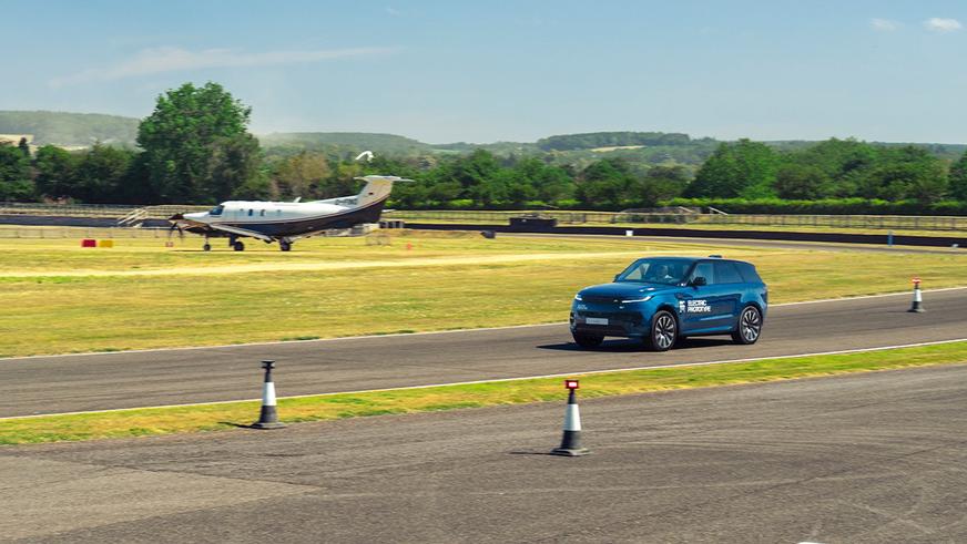 Электрический Range Rover Sport впервые показался на публике
