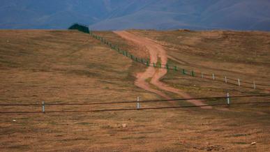 Дорогу к обсерватории на плато Асы перегородили забором