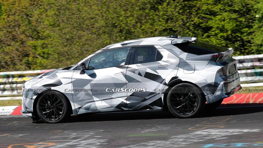 Кроссовер Toyota C-HR вышел на завершающие тесты перед премьерой