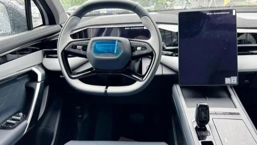 Geely готовит Atlas к обновлению. Первые фото