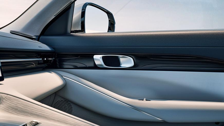 Новый кроссовер Geely проедет без подзарядки 530 км