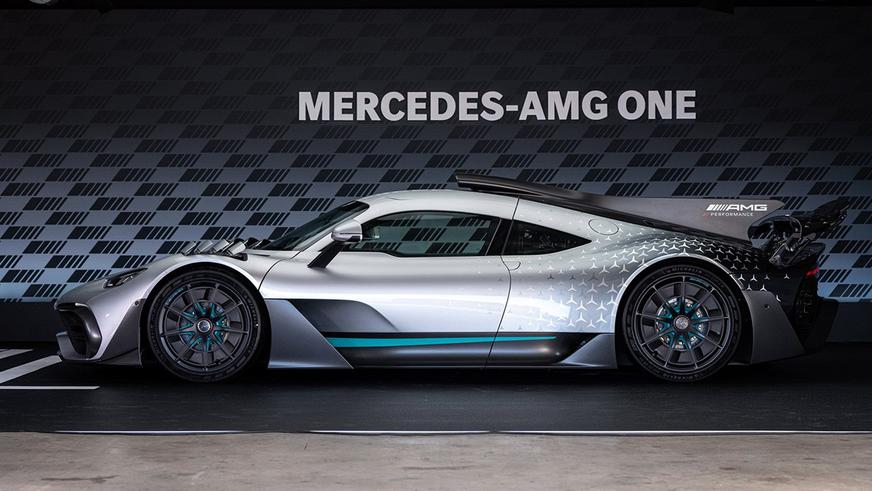 Серийный Mercedes-AMG One вышел в свет