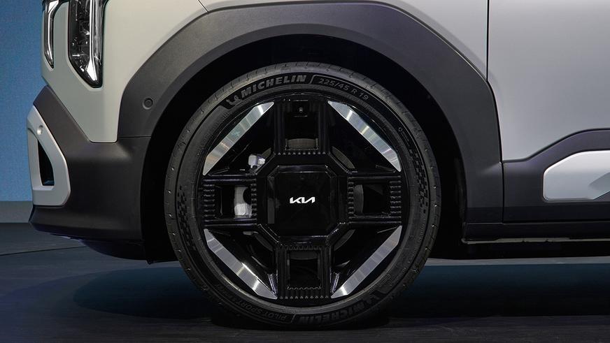 Kia привезла в Европу серийный EV2