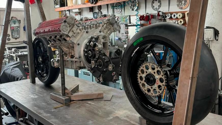 В США построили супербайк вокруг двигателя Ferrari