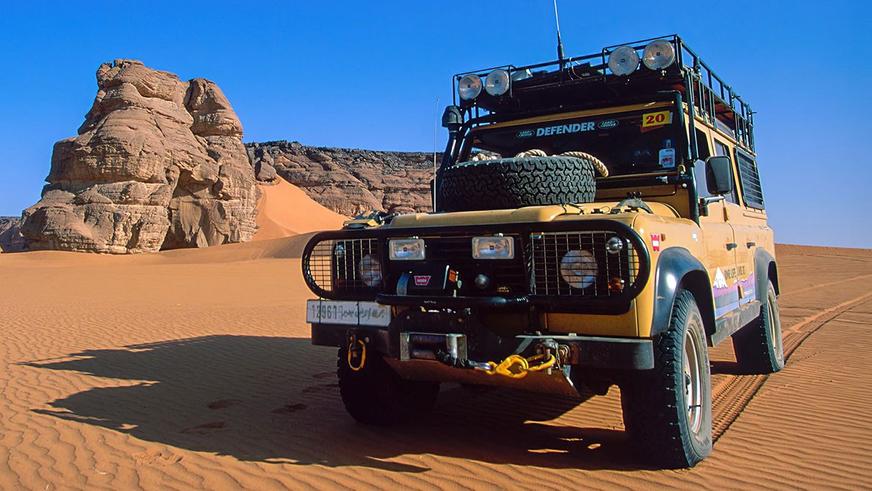 С молотка уйдёт ветеран Camel Trophy, старый Land Rover Defender