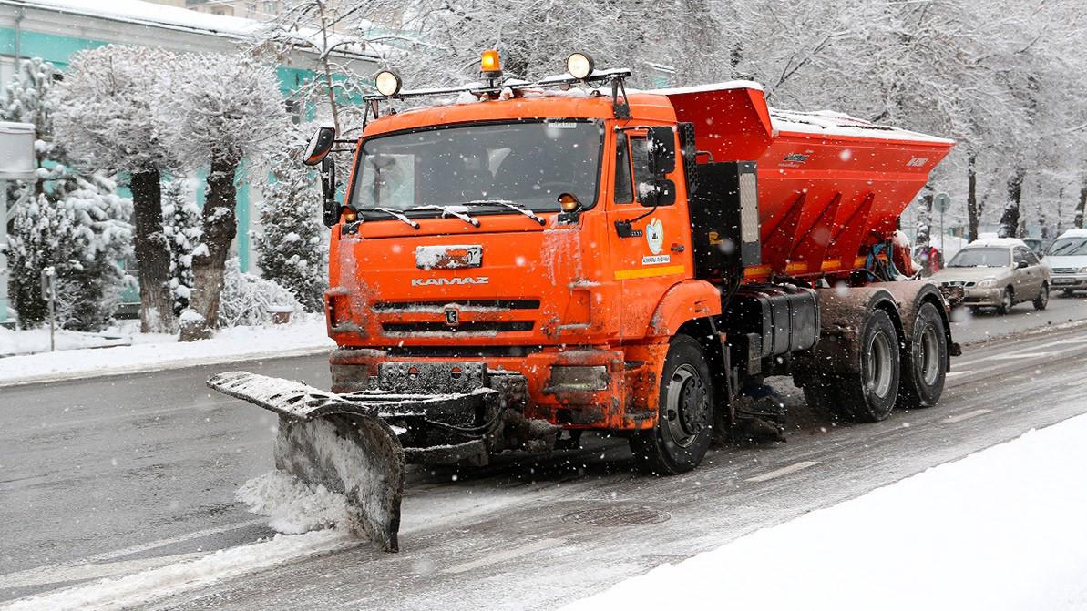 Сильный снегопад продолжится в Алматы, и ожидается гололедица