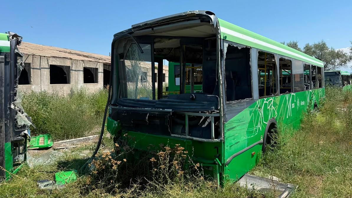 Алматыда есептен шыққан автобустар сатылады